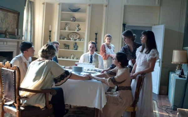 «Το Βραχιόλι της Φωτιάς»: Η ιστορία των Εβραίων της Θεσσαλονίκης στη μικρή οθόνη