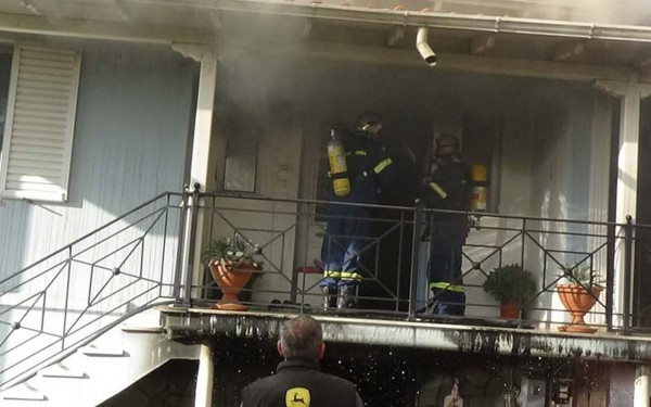Θεσσαλονίκη: Φωτιά κατέκαψε μονοκατοικία ηλικιωμένων στο Μικρό Μοναστήρι (βίντεο, φωτ.)