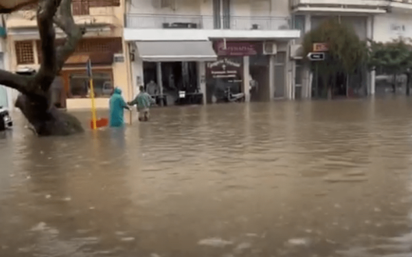 Σε Βενετία μετατράπηκε η Αριδαία - Δεκάδες κλήσεις στην πυροσβεστική - Κλειστά τα σχολεία την Τρίτη (βίντεο)