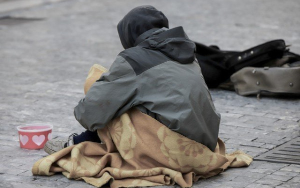 Σε δομές του ΟΚΑΝΑ μεταφέρει ο ΕΟΔΥ ευάλωτους ανθρώπους που βρίσκονται στον δρόμο