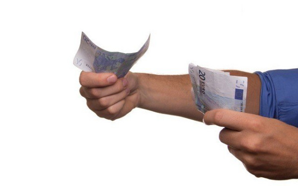 Ο κατώτατος μισθός στην… ρουλέτα των αυξήσεων