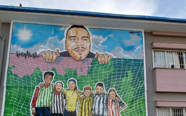 Θεσσαλονίκη: Επίσημα αποκαλυπτήρια του γκράφιτι για τον Άλκη στο 11ο Δημοτικό Σχολείο Καλαμαριάς (βίντεο, φωτ.)