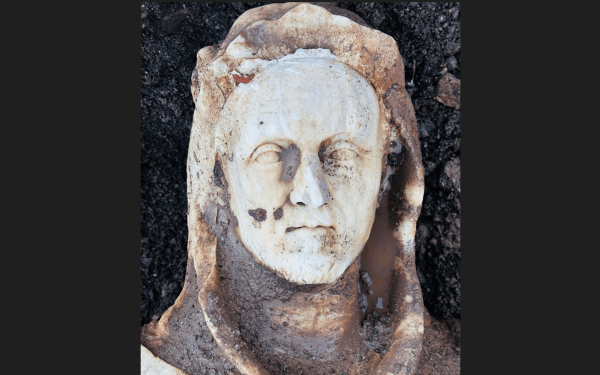 Ρώμη: Βρέθηκε αρχαίο άγαλμα του Ηρακλή στη διάρκεια εργασιών σε υπονόμους!