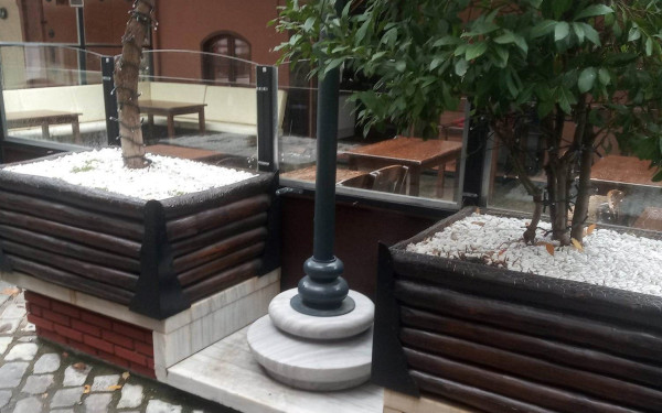 Τραπεζοκαθίσματα: Καλές οι συστάσεις αλλά ας πάψει επιτέλους ο δήμος να κάνει τον ανήξερο