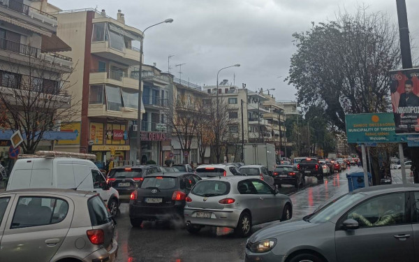 Δημοσκόπηση: Σε τι διαφέρουν η Αθήνα από τη Θεσσαλονίκη