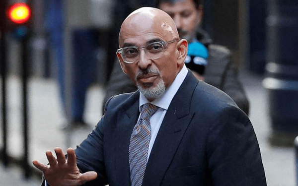 Ηνωμένο Βασίλειο: Απομακρύνθηκε ο υπουργός άνευ... χαρτοφυλακίου λόγω φορολογικών παραβάσεων