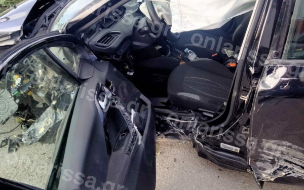 Σοβαρό τροχαίο στην ΠΕΟ Θεσσαλονίκης-Λάρισας - Τρεις τραυματίες (βίντεο)