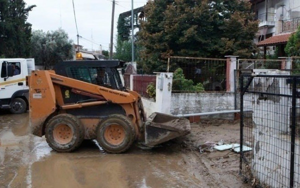 Κακοκαιρία: Εβδομήντα σπίτια έπληξε ο ανεμοστρόβιλος στην Παραμυθιά