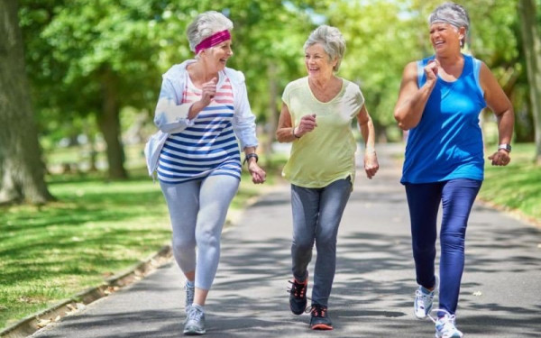 Μικρότερος ο κίνδυνος άνοιας για τις ηλικιωμένες που περπατάνε περισσότερο