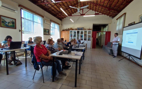 Θεσσαλονίκη: Η γιαγιά και ο παππούς πατούν... enter (φωτ.)