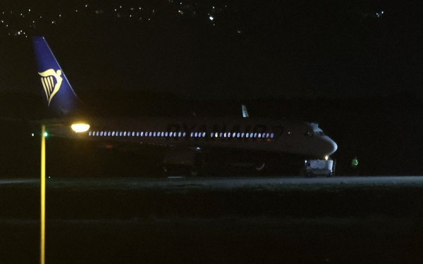 Φάρσα η ειδοποίηση για βόμβα στην πτήση της Ryanair (βίντεο, φωτ.)