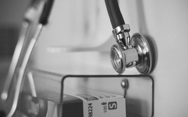 Ψευτογιατρός: «Πλήρωνα φάρμακα των 15 ευρώ για 200, με απειλούσαν για να μην τον καταγγείλω» λέει θύμα του