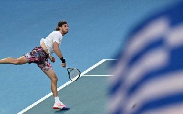 Τένις: Θρίαμβος του Τσιτσιπά μπροστά σε χιλιάδες Έλληνες θεατές στη Μελβούρνη (βίντεο)