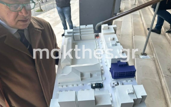 Δίκη Άλκη Καμπανού: Από την πίσω πόρτα οι κατηγορούμενοι - Μακέτα από τον τόπο δολοφονίας του Άλκη (βίντεο, φωτ.)