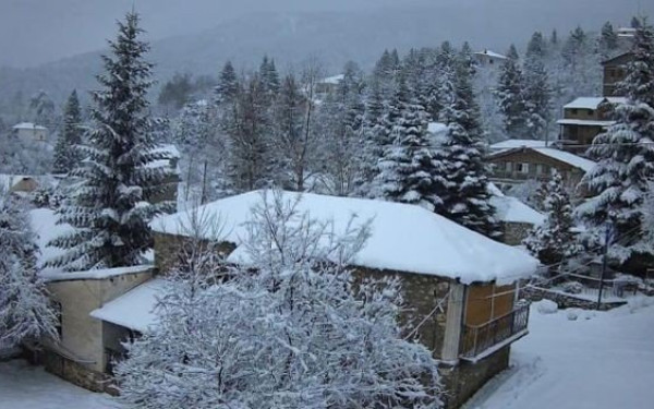 Χιόνια στη Θεσσαλονίκη - Στα λευκά όλη η Δυτική Μακεδονία (βίντεο, φωτ.)