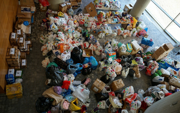 Θεσσαλονίκη: Γιγαντώνεται το κύμα αλληλεγγύης για τους σεισμοπαθείς (φωτ.)