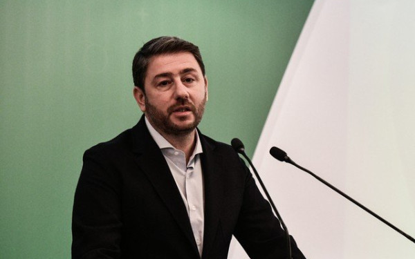 Συνάντηση Ανδρουλάκη με εκπροσώπους ενώσεων δανειοληπτών και καταναλωτών στη Βουλή