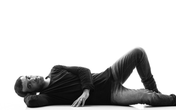 Ο Απόστολος Ρίζος στο makthes.gr: «Όλα τα είδη μουσικής έχουν ένα κοινό νήμα» (βίντεο)