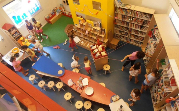 Καλαμαριά: Οι «βιβλιοσκώληκες» κάνουν... κατάληψη στις βιβλιοθήκες