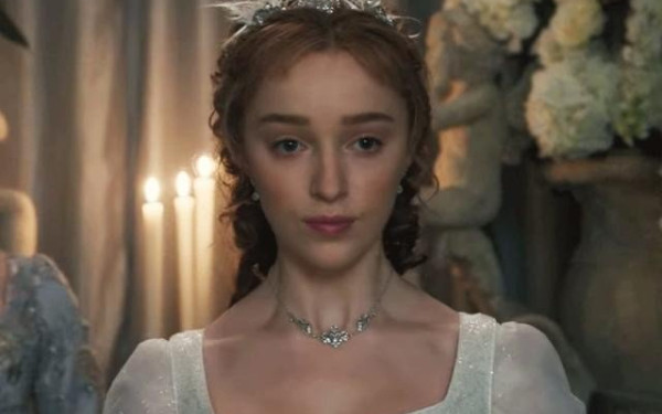 Netflix: Ανατροπή για την 3η σεζόν του Bridgerton - Εκτός καστ η Phoebe Dynevor που πρωταγωνίστησε ως Daphne  (βίντεο)