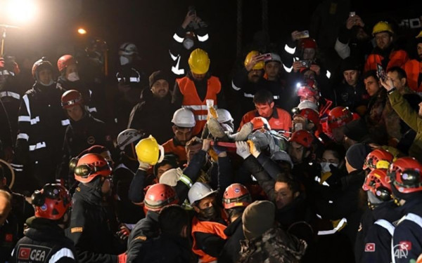 Τουρκία: Τρεις άνθρωποι, μεταξύ των οποίων ένα παιδί, ανασύρθηκαν ζωντανοί 296 ώρες μετά τον σεισμό