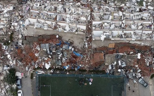 Σεισμός στη Τουρκία: «Άνοιξε στα δύο η Γη» - Απίστευτο το ρήγμα που δημιουργήθηκε (βίντεο, φωτ.)