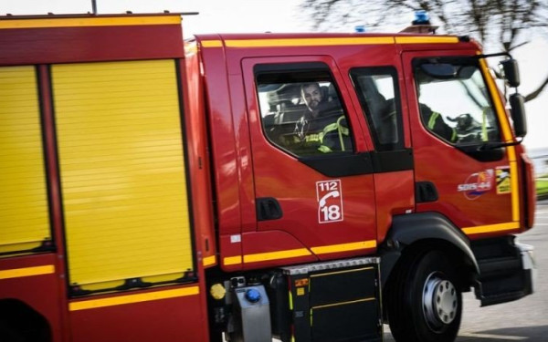 Σίνδος - Χαλάστρα: Πυκνοί μαύροι μαύροι καπνοί από φωτιά σε εγκαταλελειμμένο κτίριο - Σύσταση για κλειστά παράθυρα  (φωτ.)