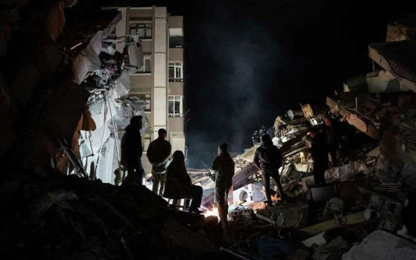 Βίντεο από τη στιγμή του σεισμού στην Τουρκία: Σκοτάδι, λάμψεις και ένας ανατριχιαστικός ήχος