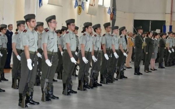 «Ο Στρατός θεωρεί νοητικά ανάπηρους τους δυσλεκτικούς - Δεν τους δέχονται στις ΣΣΑΣ», καταγγέλλει μητέρα (βίντεο)