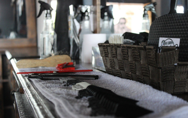 Άρτα: Κουρείο αρνήθηκε να εξυπηρετήσει τρανς άνδρα