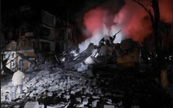 Οι Ρώσοι βομβάρδισαν το Κραματόρσκ της Ουκρανίας (βίντεο & φωτ.)