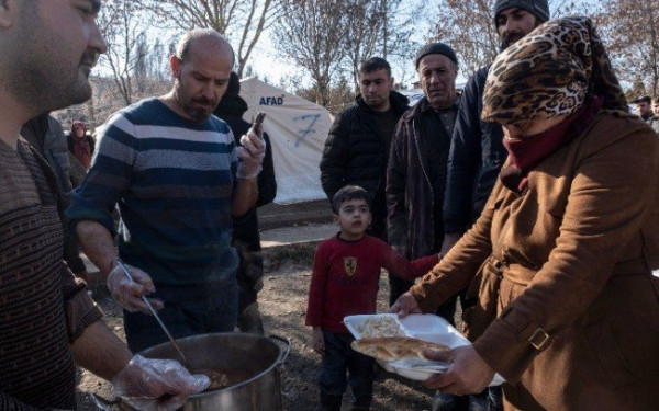 Τουρκία: Δύο ειδικά κατασκευασμένα πλοία θα στεγάσουν 3.000 σεισμόπληκτους