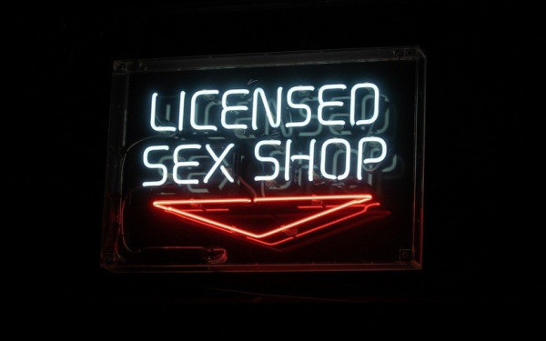 Διάρρηξη σε sex shop: Η «πικάντικη» πολυτελής λεία των διαρρηκτών