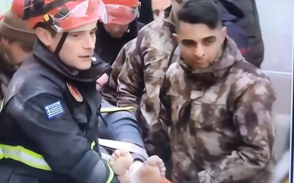 Σεισμός στην Τουρκία: Ο γιος του πυροσβέστη που είχε σώσει τον 11χρονο Ανδρέα στο Αίγιο το 1995, διέσωσε παιδί στη Χατάι (βίντεο)