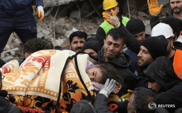 Δυσοίωνες εκτιμήσεις για τους σεισμούς σε Τουρκία και Συρία: «Μπορεί να φτάσουμε και τους 20.000 νεκρούς» (βίντεο)