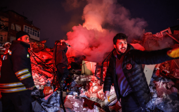 Φρίκη: Ανεβαίνει ο αριθμός των νεκρών σε Τουρκία και Συρία - Έφτασαν τους 7.826- Ανατριχίλα από βίντεο εγκλωβισμένων στα συντρίμμια (φωτ.)