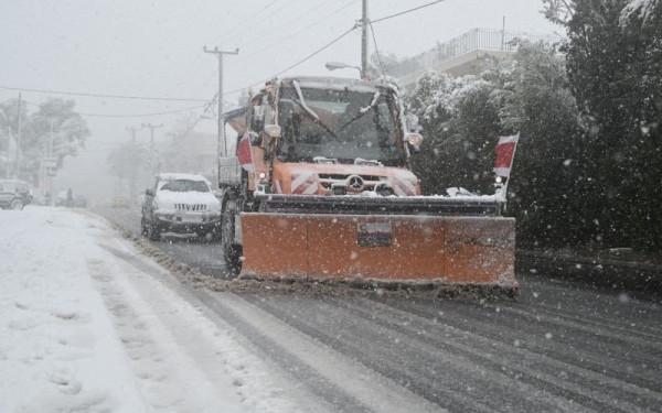 Στη δίνη της «Μπάρμπαρα» η χώρα: Ραγδαία επιδείνωση με νέο κύμα  χιονοπτώσεων και ισχυρού παγετού - «Παραλύει» η Αττική