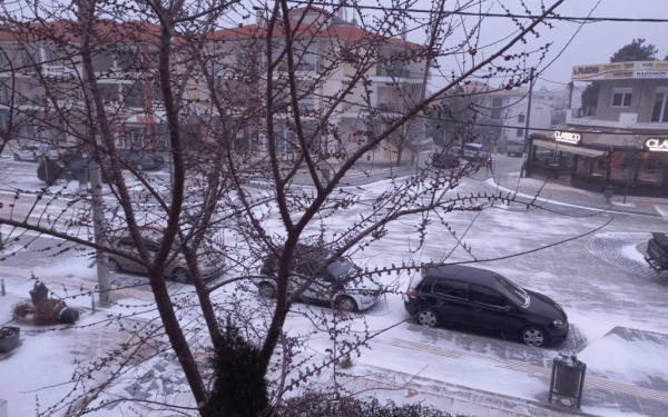 Κρήτη: Πενταμελής οικογένεια εγκλωβίστηκε στα χιόνια - Μεγάλη επιχείρηση της Πυροσβεστικής (βίντεο)