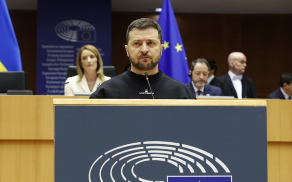 Σαρλ Μισέλ σε Ζελένσκι: Καλώς ήρθατε στο σπίτι, καλώς ήλθατε στην ΕΕ