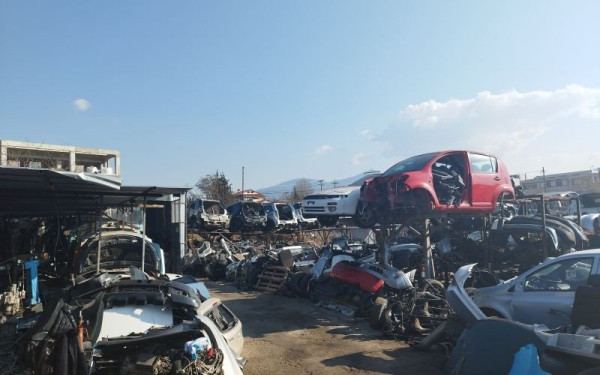 Κύκλωμα έκλεβε αυτοκίνητα από την Αθήνα και τα πωλούσε στη Θεσσαλονίκη - Πάνω από 390.000 ευρώ η αξία των οχημάτων (φωτ.)