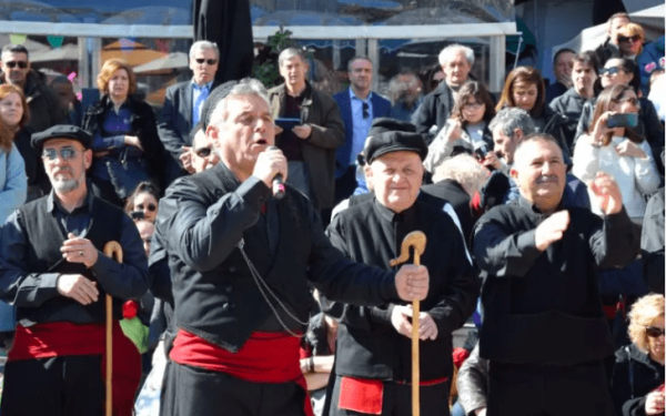 Κυριακή μικρής Αποκριάς: Η σύμπραξη των φανών στην κεντρική πλατεία Κοζάνης 