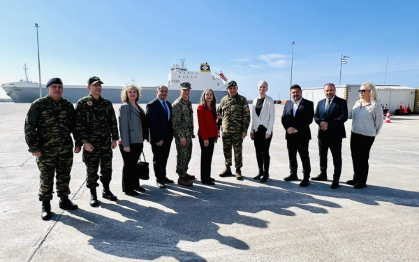 H υφυπουργός Άμυνας των ΗΠΑ στο λιμάνι Αλεξανδρούπολη (φωτ.)