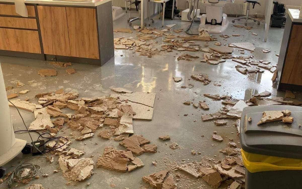 Πώς κατέρρευσε η ψευδοροφή στην Οδοντιατρική Σχολή του ΑΠΘ 