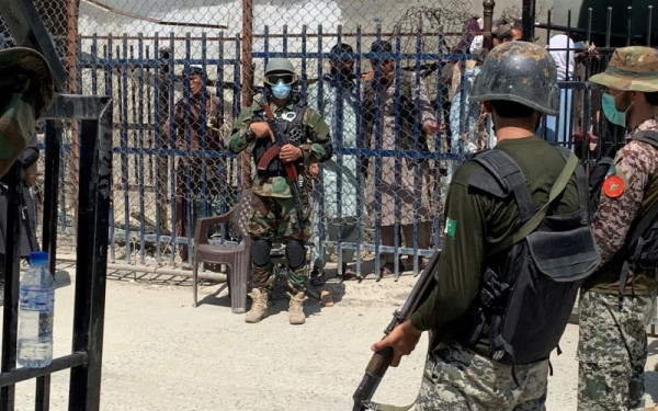 Αφγανιστάν: Δυο ισχυρές εκρήξεις στην Τζαλαλάμπαντ, όπου συνετρίβη στρατιωτικό αεροσκάφος του Πακιστάν - Ο χειριστής αιχμαλωτίστηκε