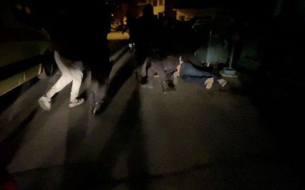 Σοκαριστικές εικόνες στην Καστοριά: Αστυνομικοί έβγαλαν δια της βίας ιδιοκτήτη και κατάσχεσαν το ξενοδοχείο AIOLIS (βίντεο)