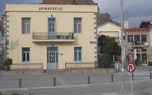 Λήμνος: Καταγγελία πως ο Δήμαρχος στέρησε τρεις μισθούς από υπάλληλο που του έκανε κριτική 
