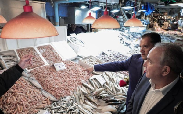 Αυτοψία Γεωργιάδη στην Ιχθυαγορά Βαρβακείου: Χωρίς χταπόδι προσωρινά το «Καλάθι της Σαρακοστής»