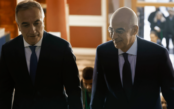 Μήνυμα Δένδια για τα ελληνοτουρκικά από το ΥΜΑΘ με φόντο τον φονικό σεισμό