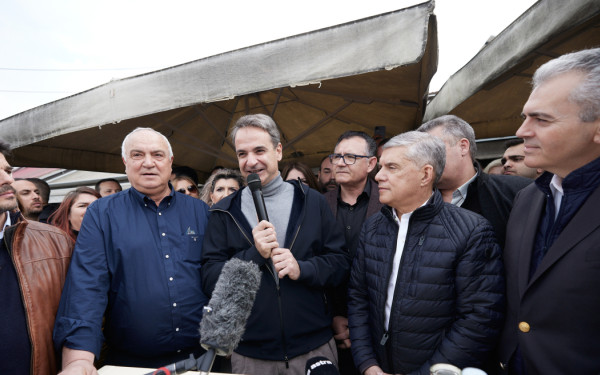 Στο ραδιοφωνικό «αέρα» των Τρικάλων... ο πρωθυπουργός, για πρωτάθλημα, διατροφή και γυμναστική