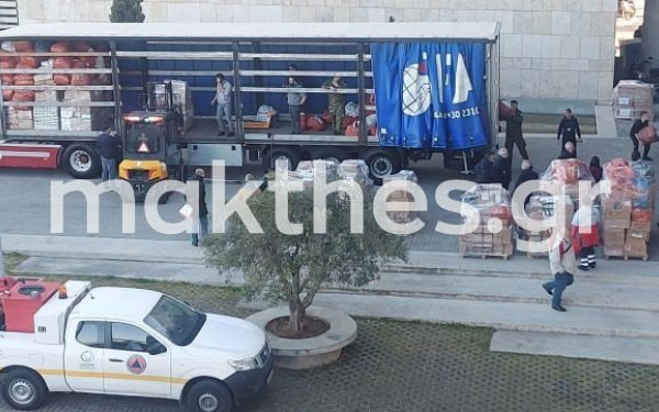 Θεσσαλονίκη: Αναχωρούν τρία φορτηγά «αλληλεγγύης» για τους σεισμόπληκτους της Τουρκίας (φωτ.)
